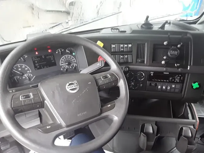 2019 VOLVO VNL64T-760