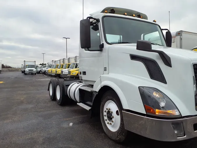 2018 VOLVO VNL64TRACTOR