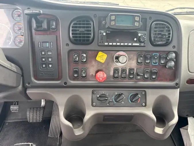 2022 FREIGHTLINER/MERCEDES M2 106