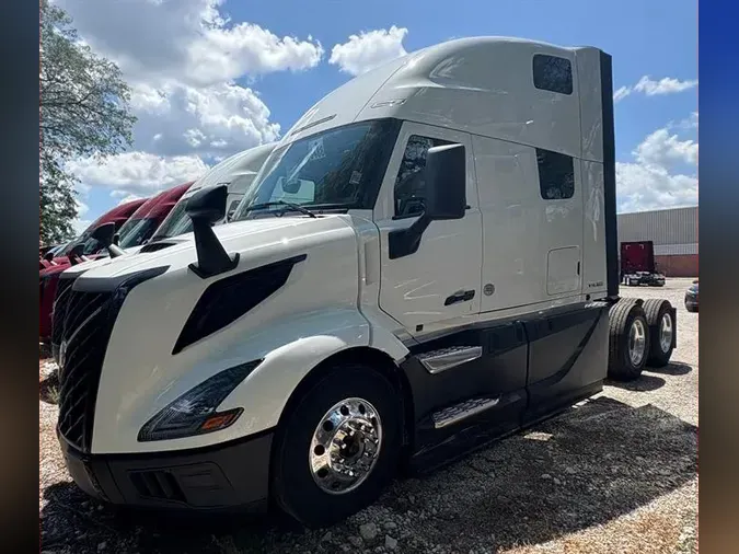 2026 VOLVO TRUCK VNL64TV04