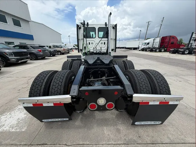 2021 Freightliner Cascadia 126