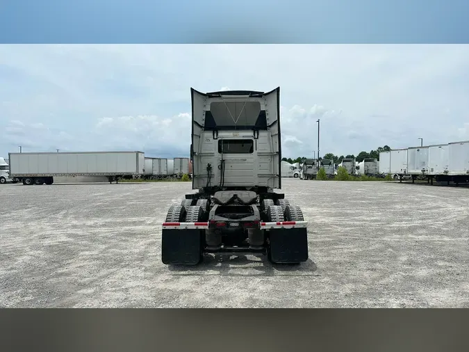 2017 Volvo VNL300