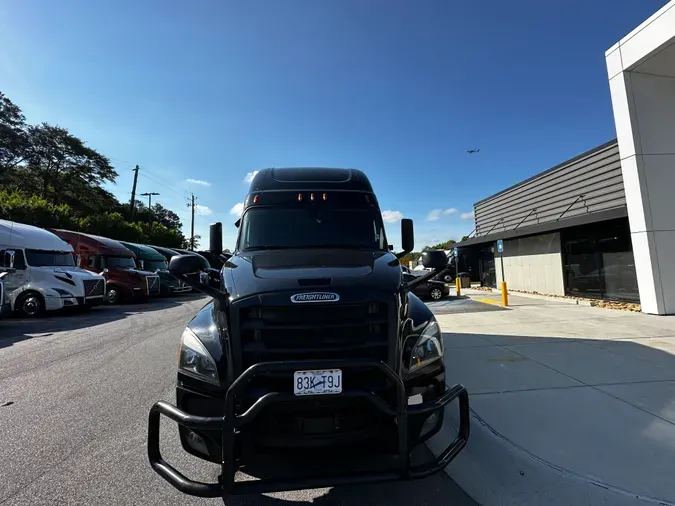 2020 FREIGHTLINER CASCADIA 126