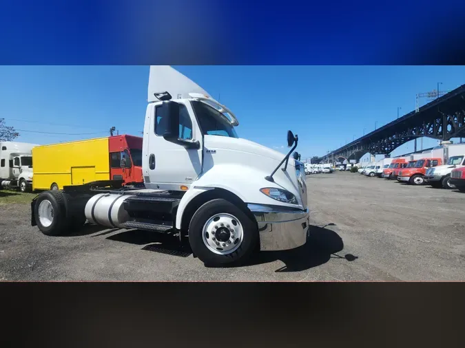 2019 NAVISTAR INTERNATIONAL RH613 DAYCAB S/A