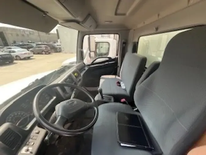 2017 HINO 268A