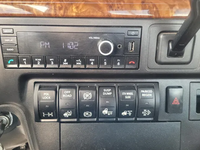 2022 International LT625