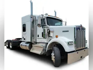 2023 Kenworth W900