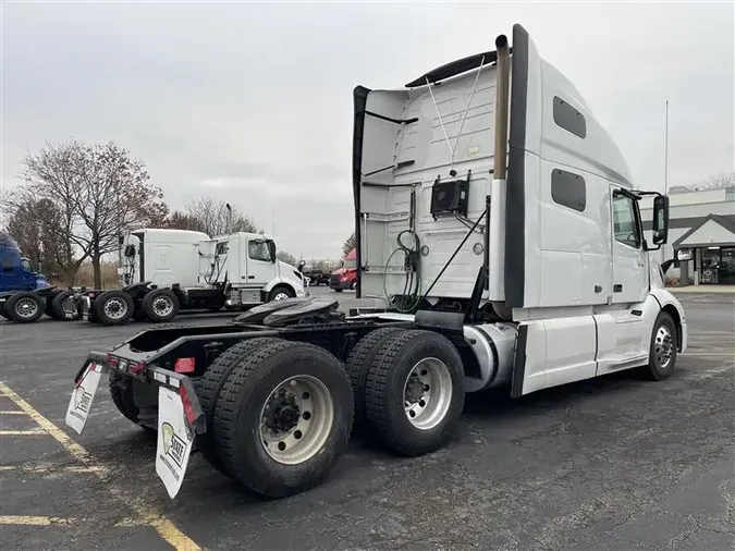 2021 VOLVO VNL64T760