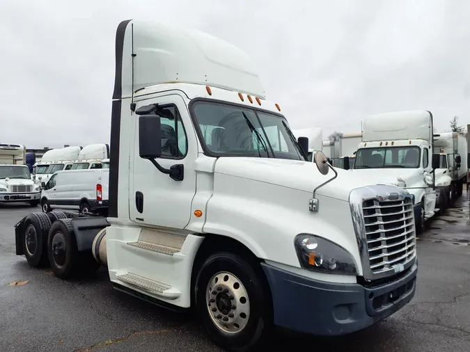 2019 FREIGHTLINER/MERCEDES CASCADIA 125