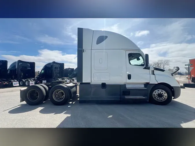 2021 Freightliner Cascadia 126