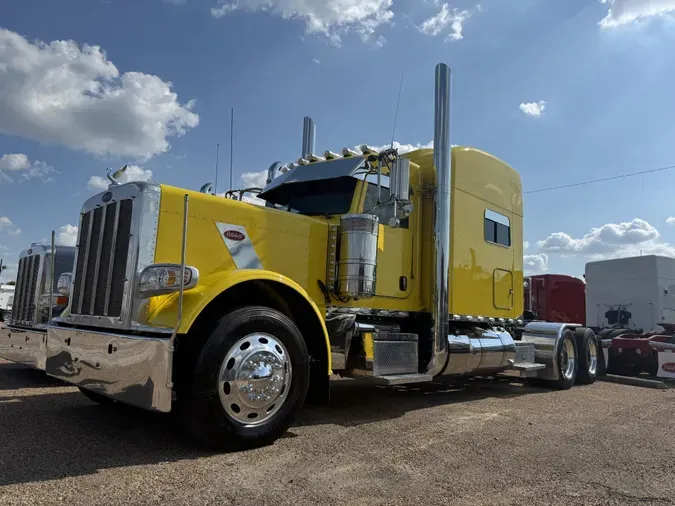 2023 Peterbilt 389