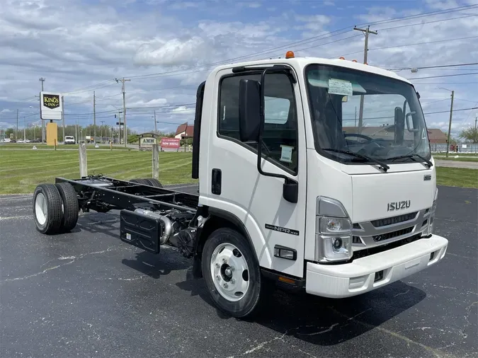 2024 ISUZU NPR XD