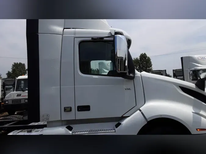 2018 Volvo VNL300