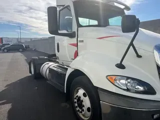 2019 NAVISTAR INTERNATIONAL RH613 DAYCAB S/A