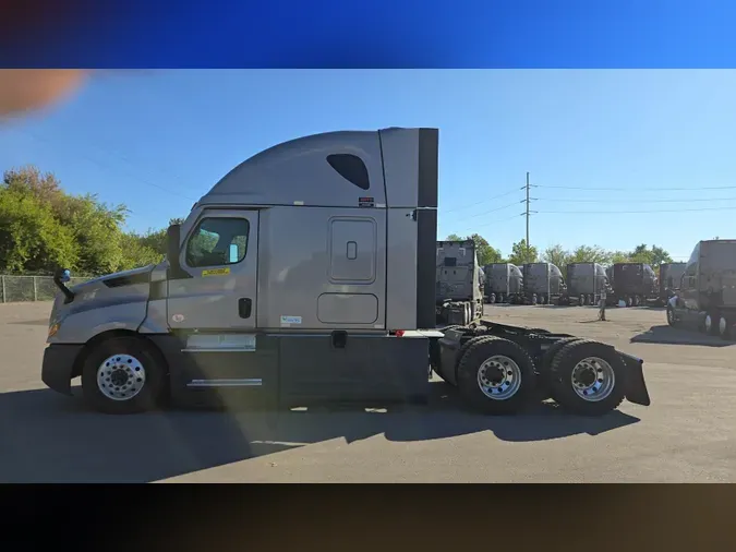 2024 Freightliner Cascadia 126a5e9adfbb7c42d66473b73f22d15cb3c