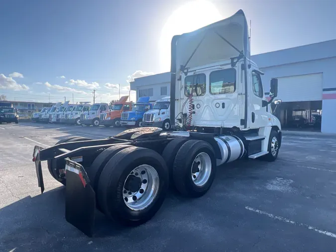 2018 FREIGHTLINER/MERCEDES CASCADIA 125