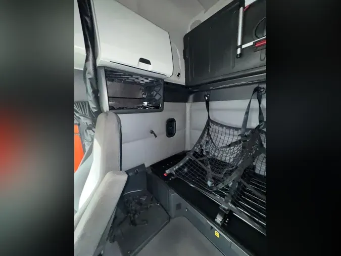 2022 FREIGHTLINER Cascadia 126a5f214e0e90b0b5258a7566793096692