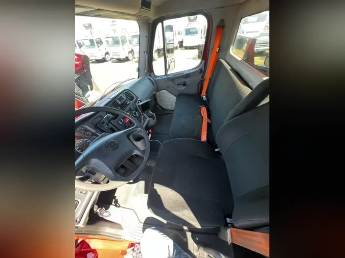 2019 FREIGHTLINER/MERCEDES M2 106a5f378d54a303f1b86ad89deb2472e1f