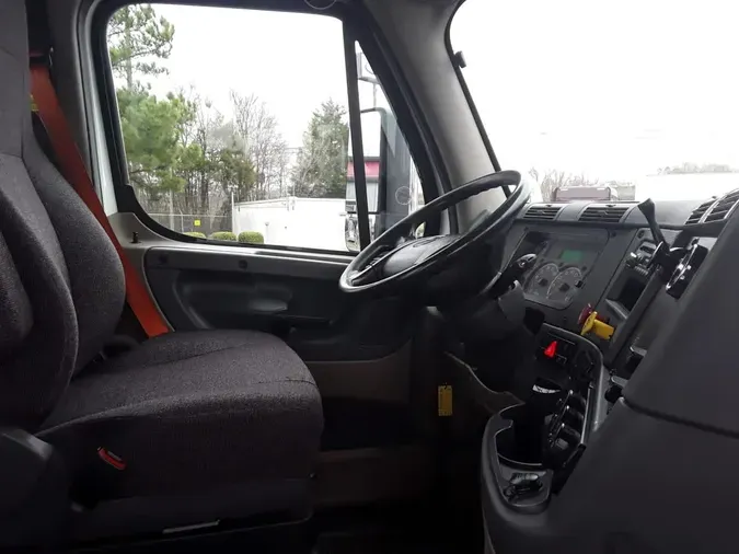 2017 FREIGHTLINER/MERCEDES CASCADIA 125