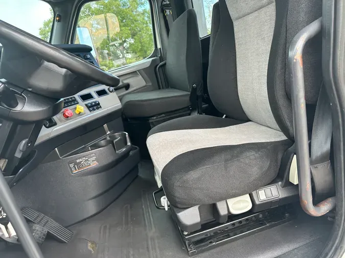 2018 FREIGHTLINER CASCADIA 126