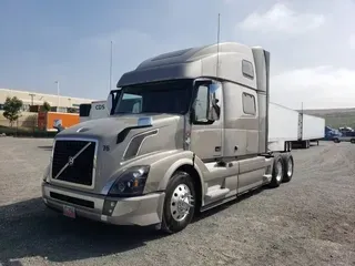 2018 VOLVO VNL780