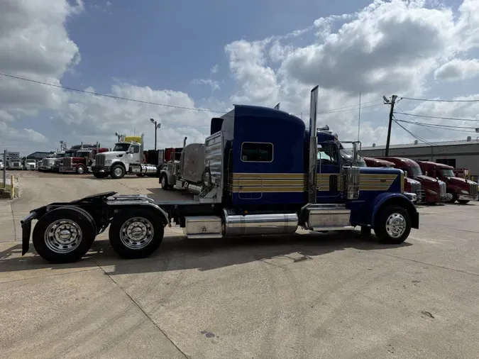 2022 Peterbilt 389