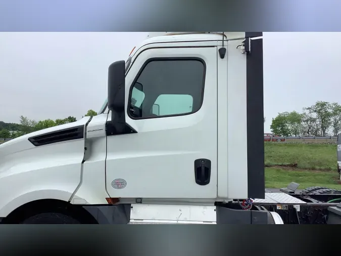 2020 Freightliner Cascadia 126