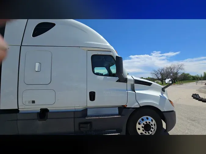 2022 Freightliner Cascadia 126