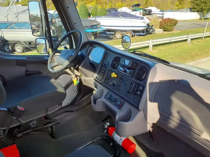 2021 FREIGHTLINER/MERCEDES M2 106