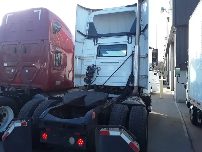 2019 VOLVO VNR42T 300