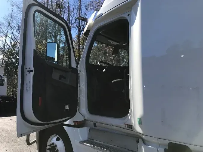 2019 Freightliner T12664ST