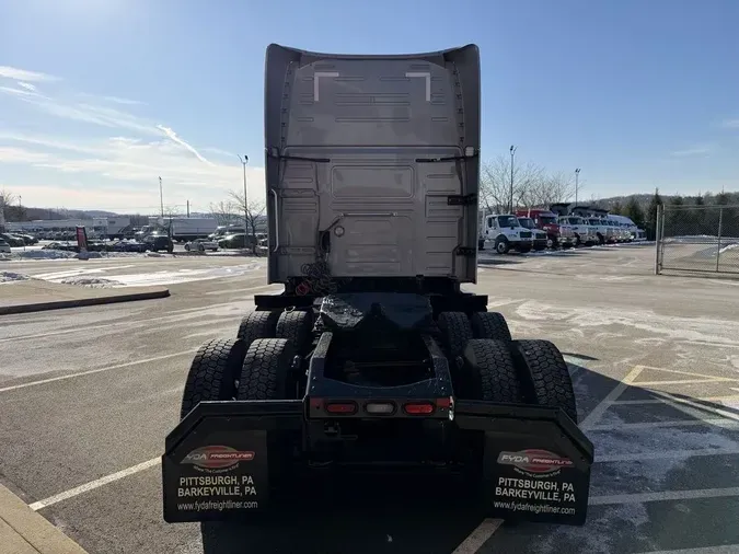 2022 Volvo VNL64T760