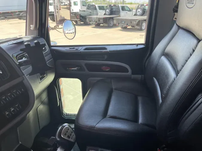 2023 Peterbilt 389