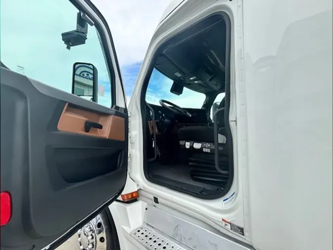 2022 Freightliner Cascadia 126