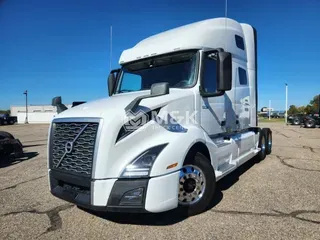 2021 VOLVO VNL64T760