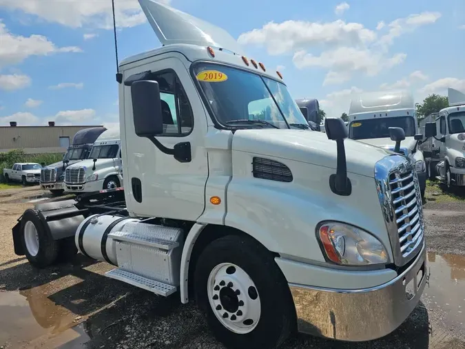 2019 FREIGHTLINER CASCADIA 113