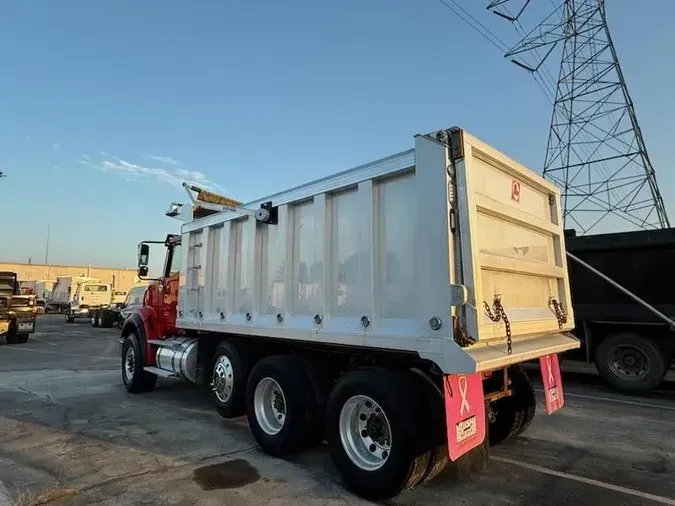 2020 International HX620