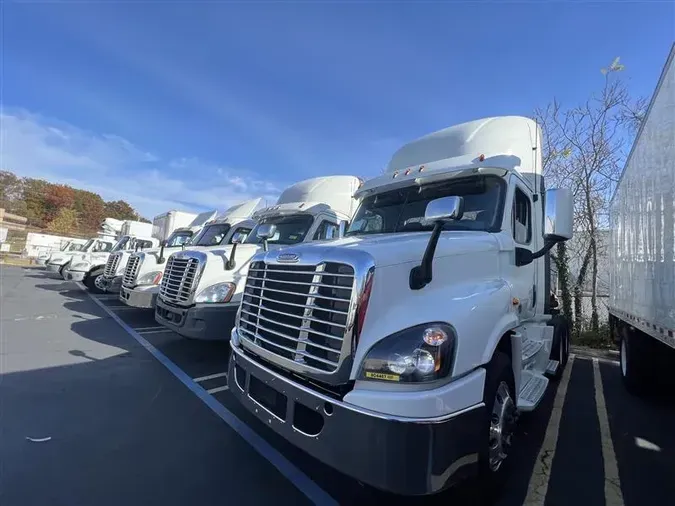 2019 FREIGHTLINER/MERCEDES CASCADIA 125a61259c535f4421236ca906812cd5def