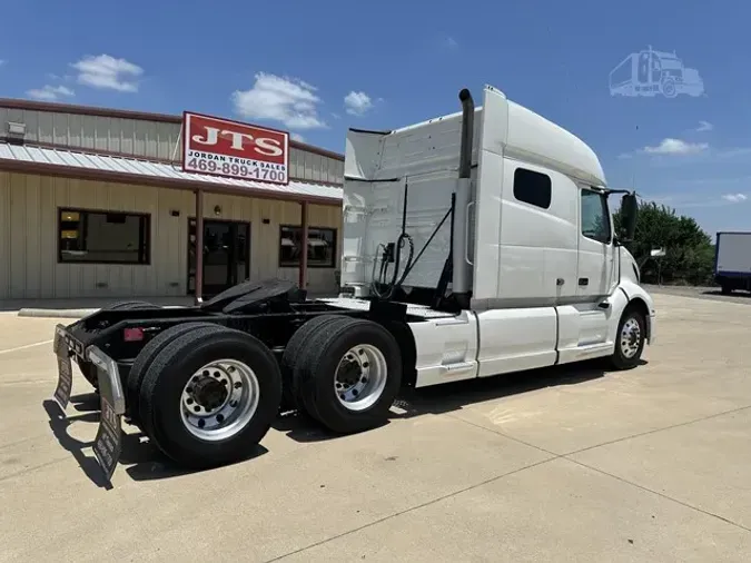2020 VOLVO VNL64T740