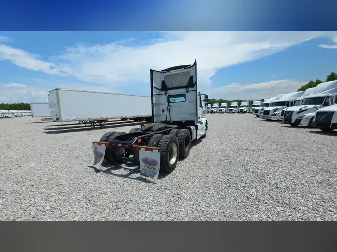 2018 Volvo VNL300
