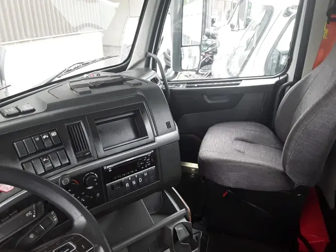 2019 VOLVO VNR42T 300