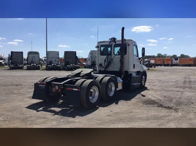 2020 Freightliner Cascadia 126