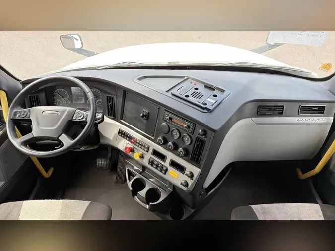 2022 Freightliner Cascadia 126a61980854d07227a2c56b273a7b54c4e