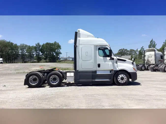 2020 Freightliner Cascadia 126