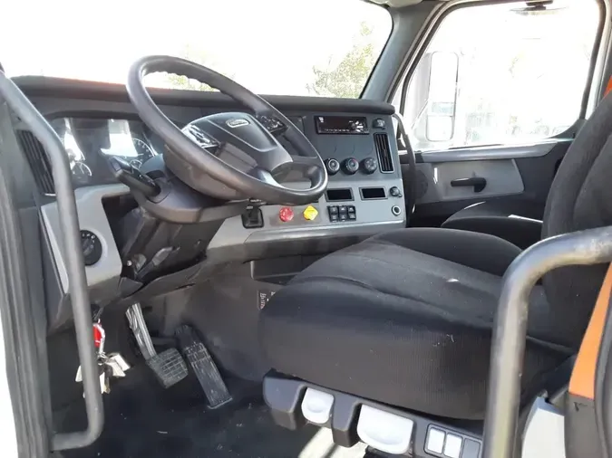 2019 FREIGHTLINER NEW CASCADIA 116