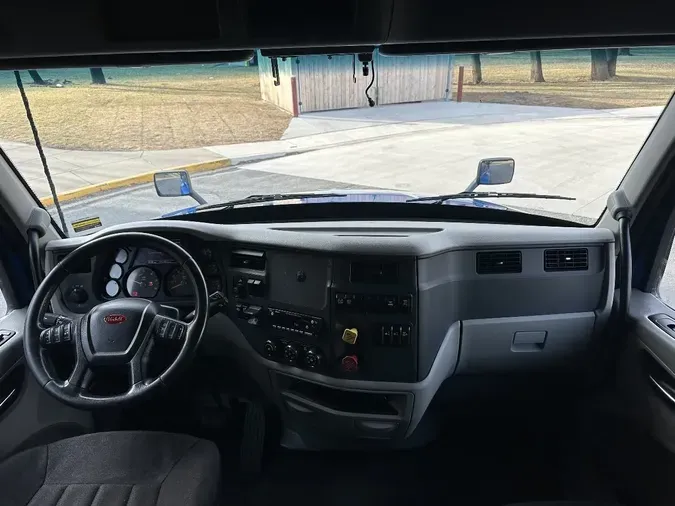 2022 PETERBILT 579