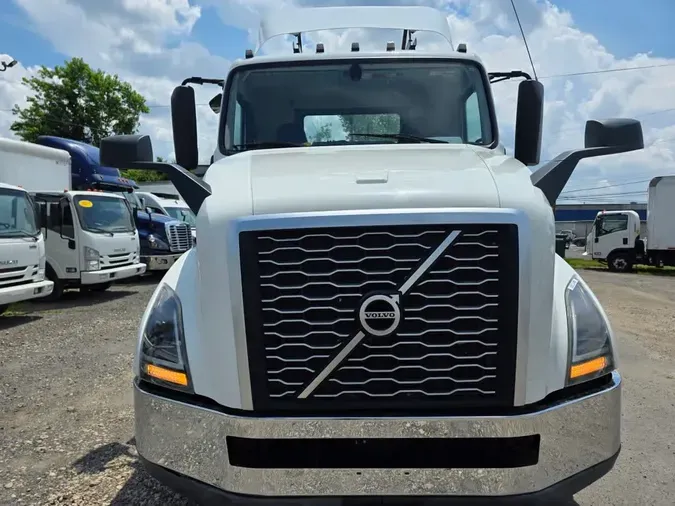 2019 VOLVO VNL64T-300