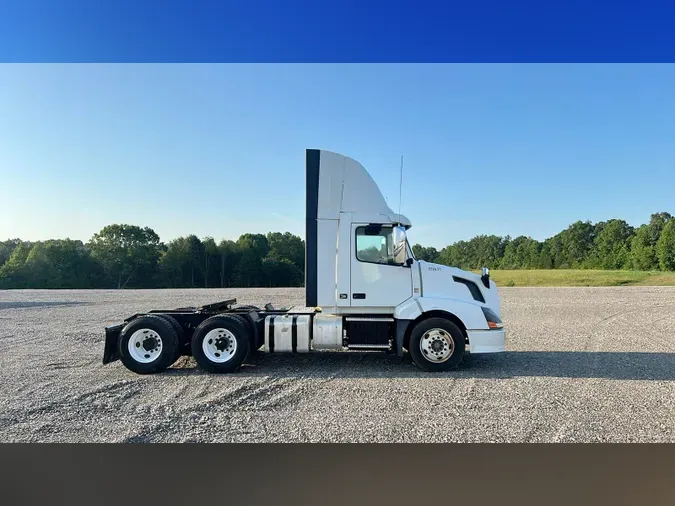 2016 Volvo VNL300