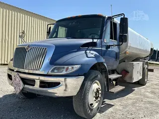 2003 INTERNATIONAL DURASTAR 4400