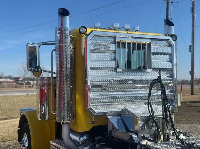 2009 PETERBILT 388